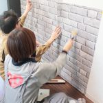 DIY賃貸で暮らそう （２）- 壁紙を貼る