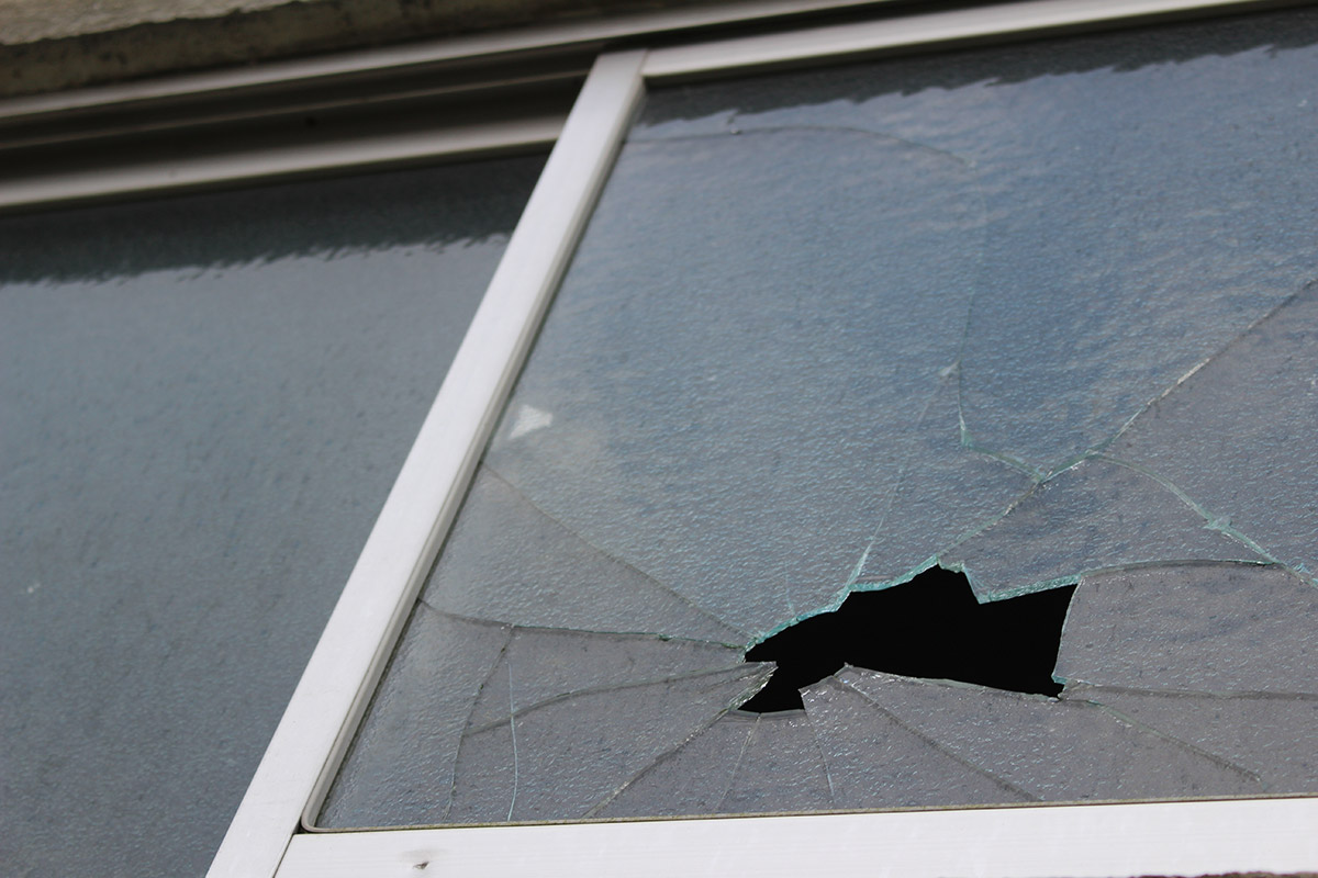 窓ガラスが割れた その割れ方と原因とは Popolato